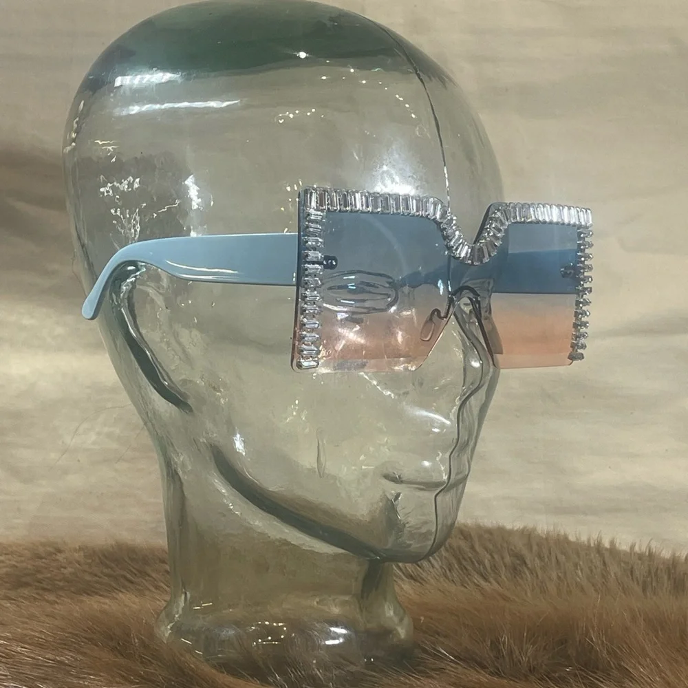 Fabulous Large Frame Sunglasses - Picture 2 of 3
